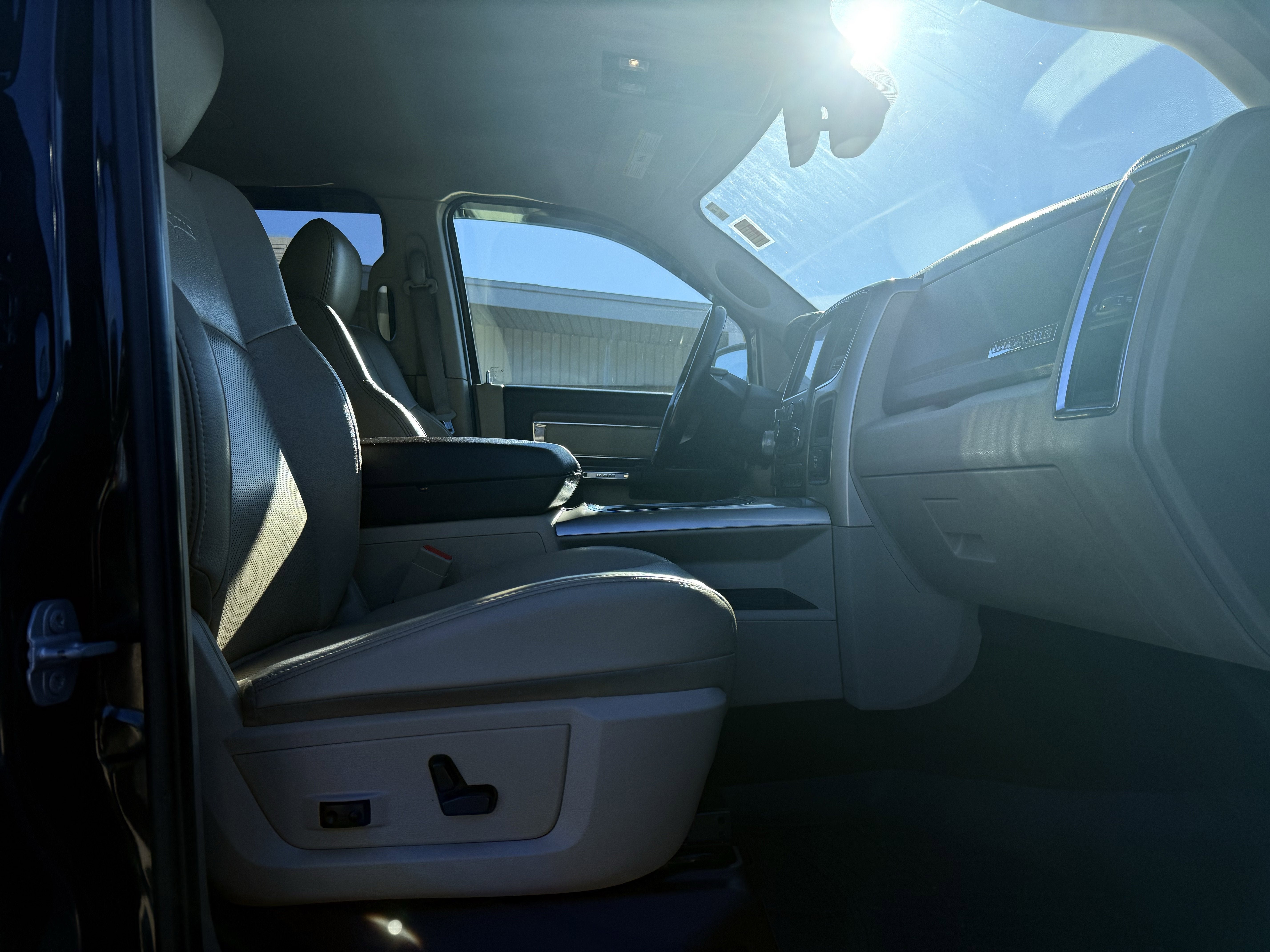 2017 RAM 1500 Laramie Crew Cab 4x4 5'7" Box