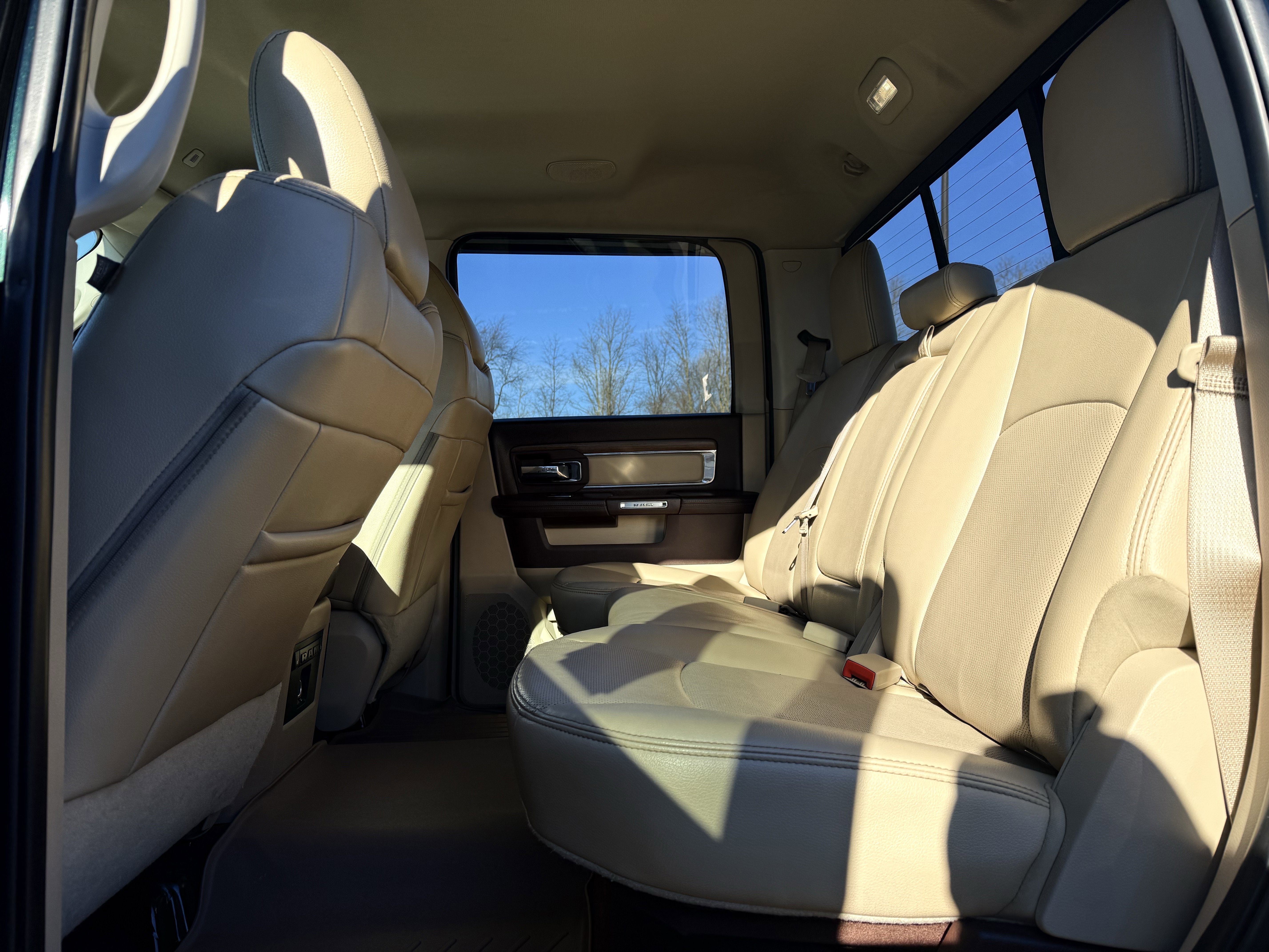 2017 RAM 1500 Laramie Crew Cab 4x4 5'7" Box