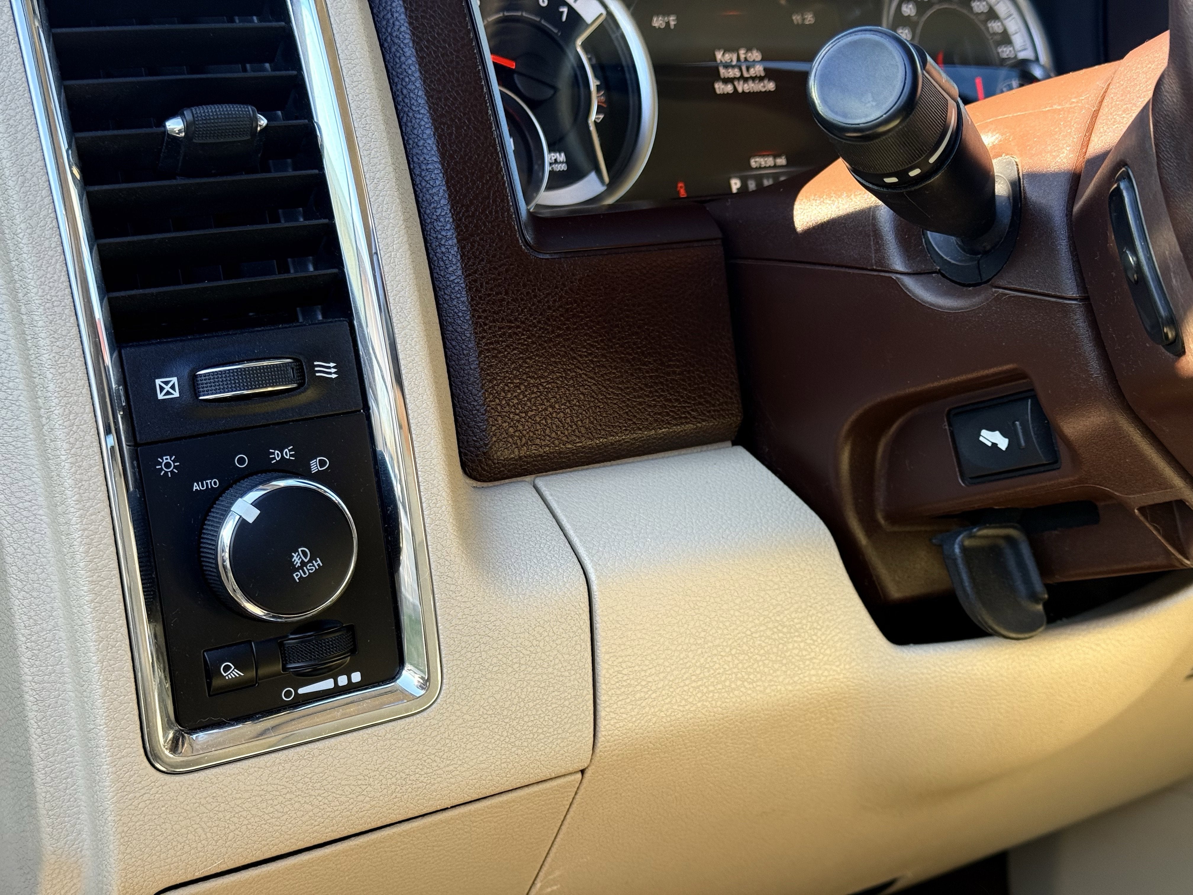 2017 RAM 1500 Laramie Crew Cab 4x4 5'7" Box