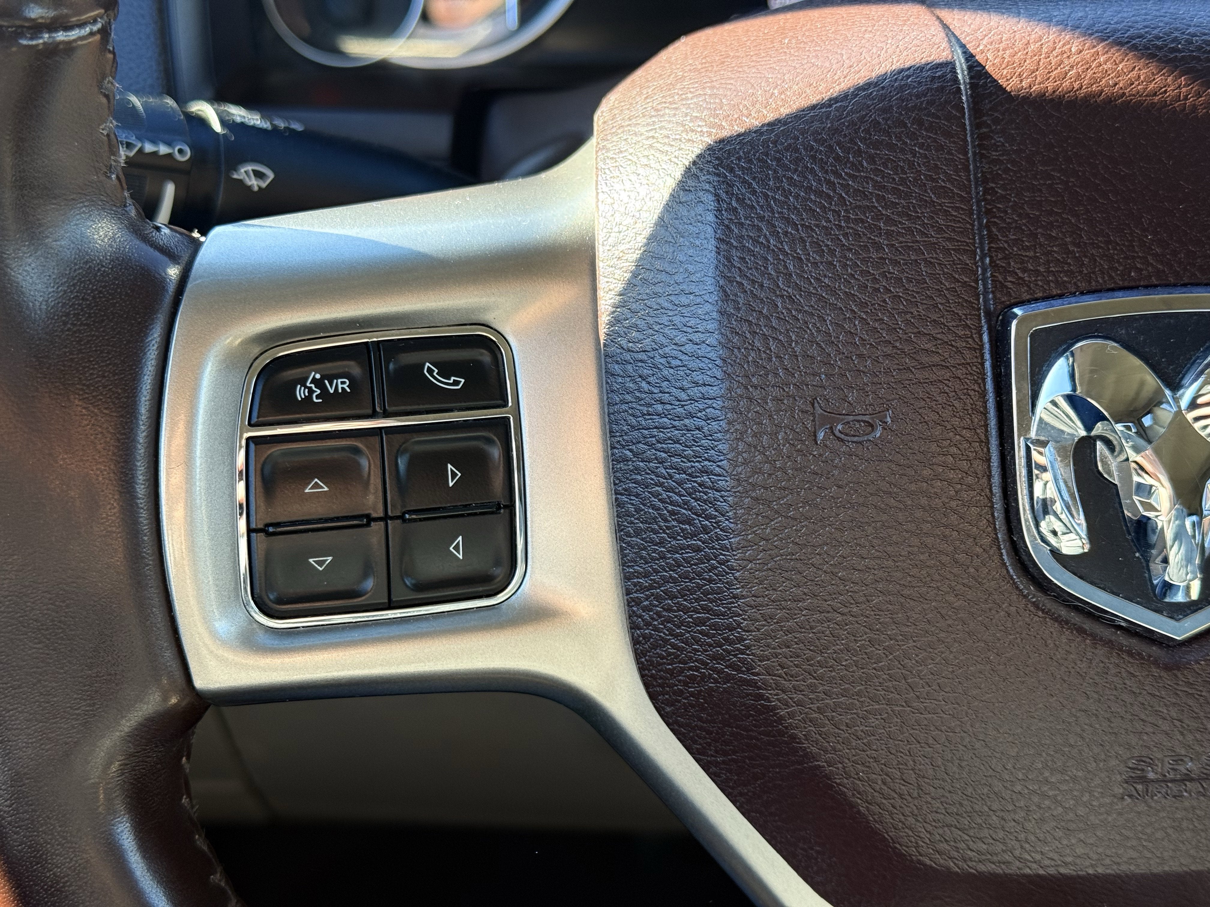 2017 RAM 1500 Laramie Crew Cab 4x4 5'7" Box