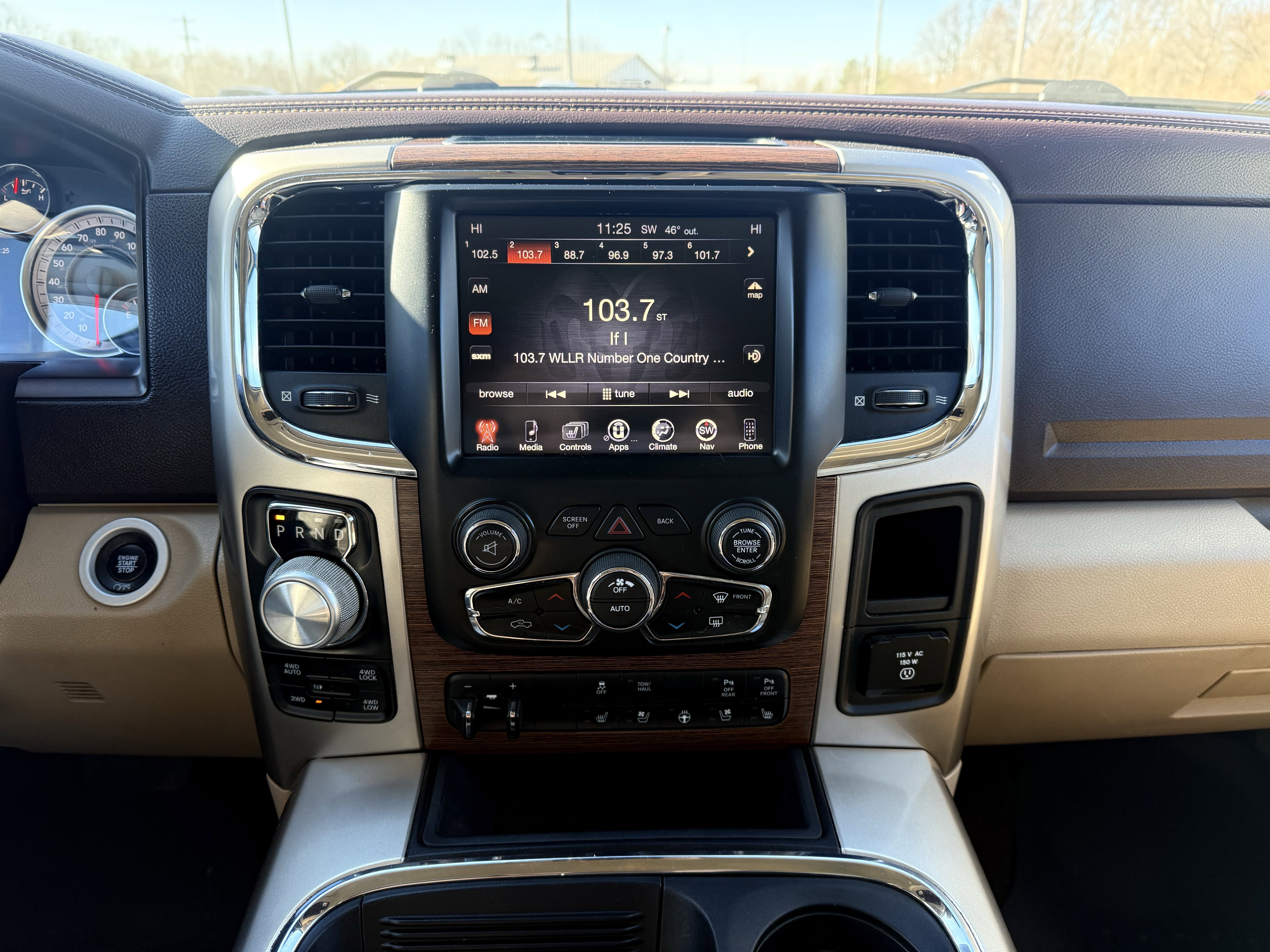 2017 RAM 1500 Laramie Crew Cab 4x4 5'7" Box