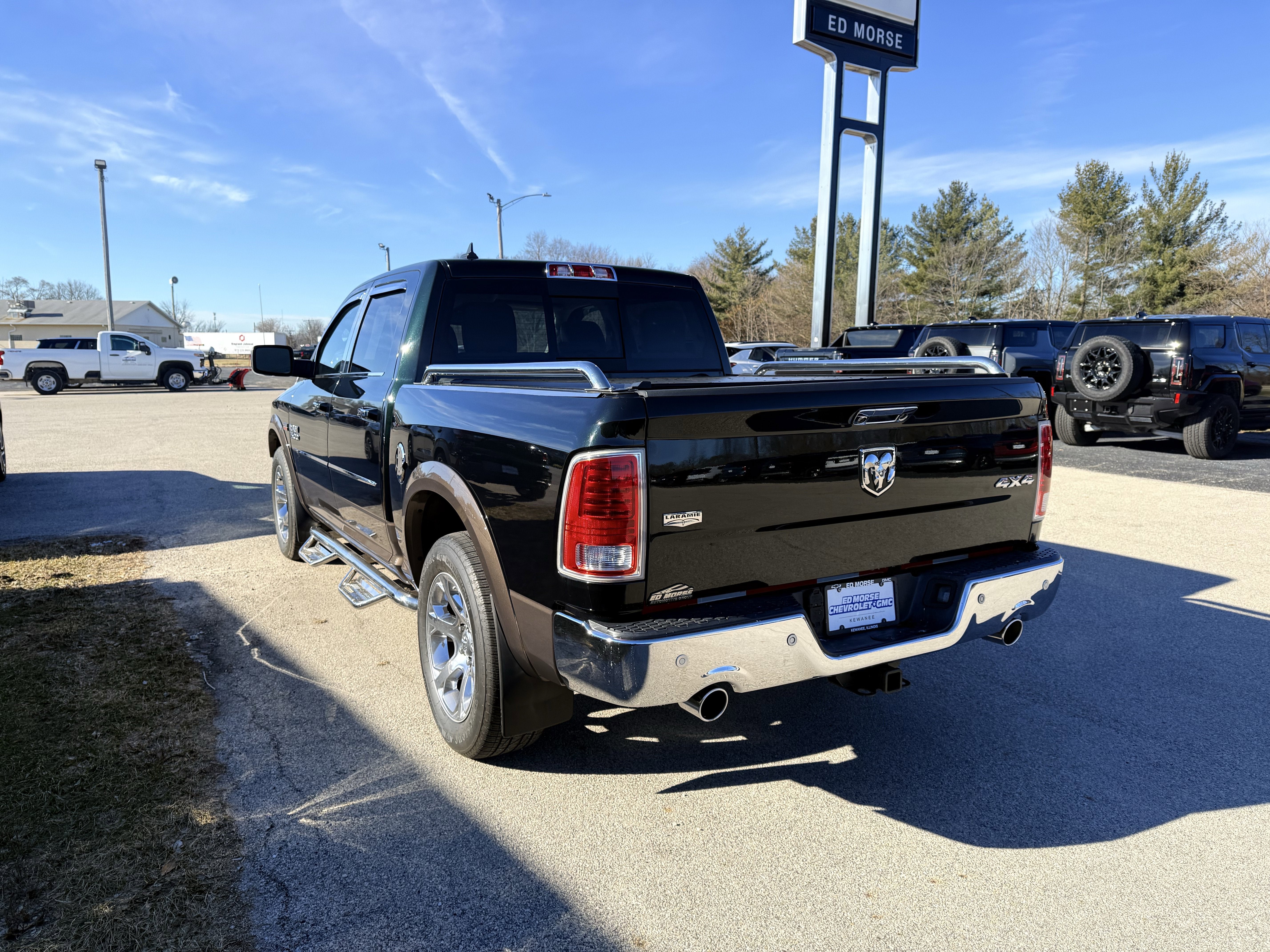 2017 RAM 1500 Laramie Crew Cab 4x4 5'7" Box