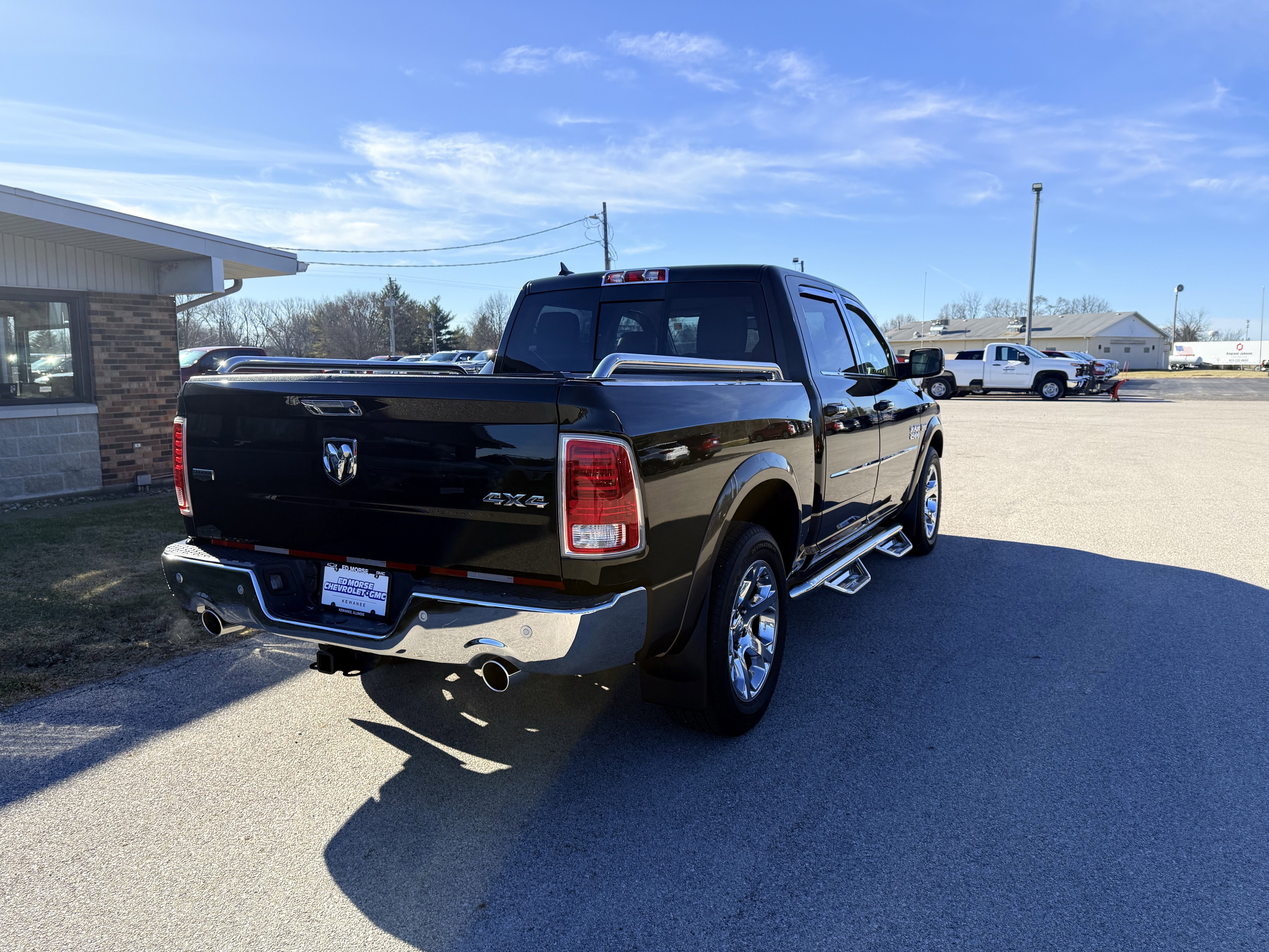 2017 RAM 1500 Laramie Crew Cab 4x4 5'7" Box