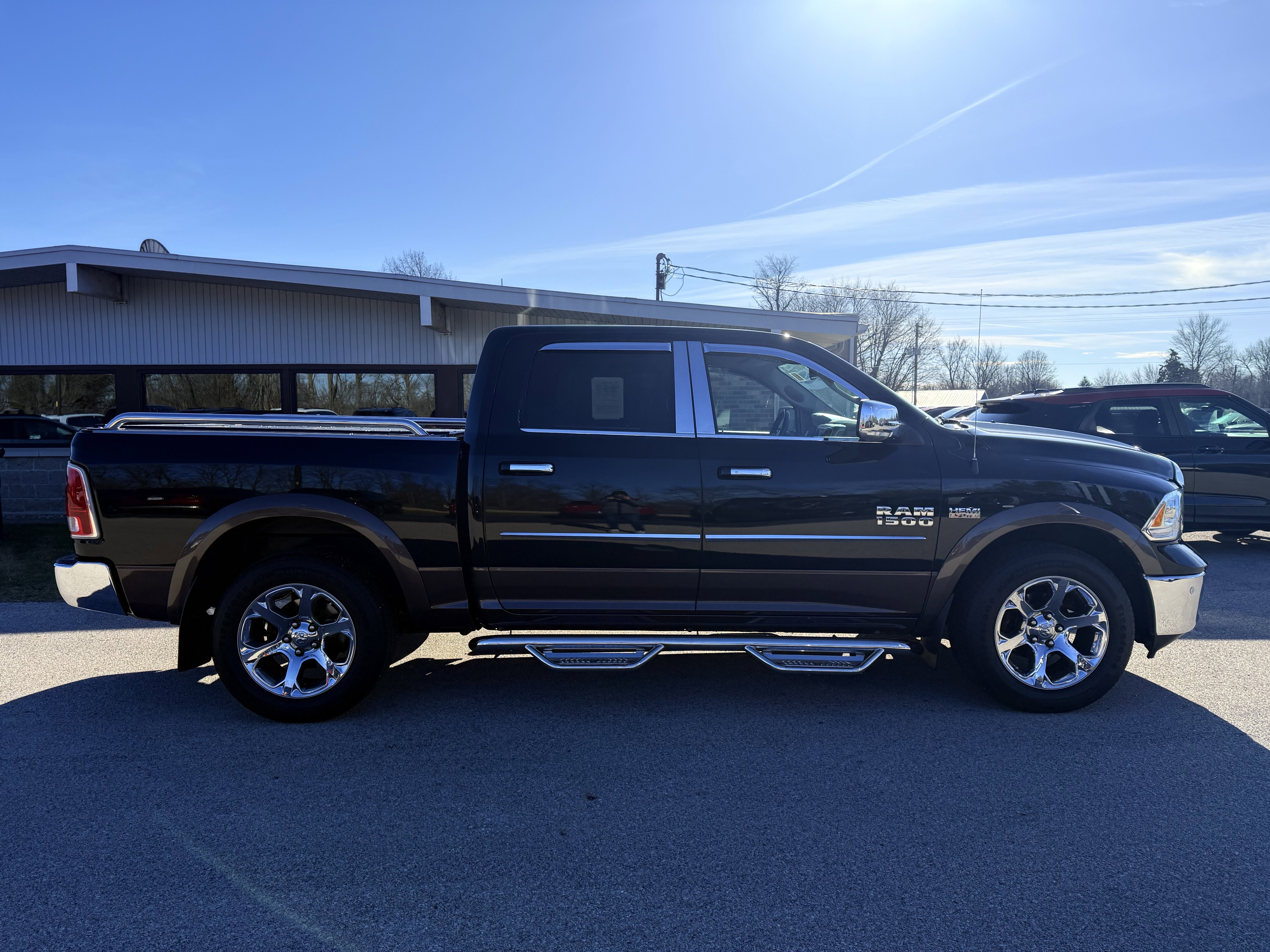 2017 RAM 1500 Laramie Crew Cab 4x4 5'7" Box