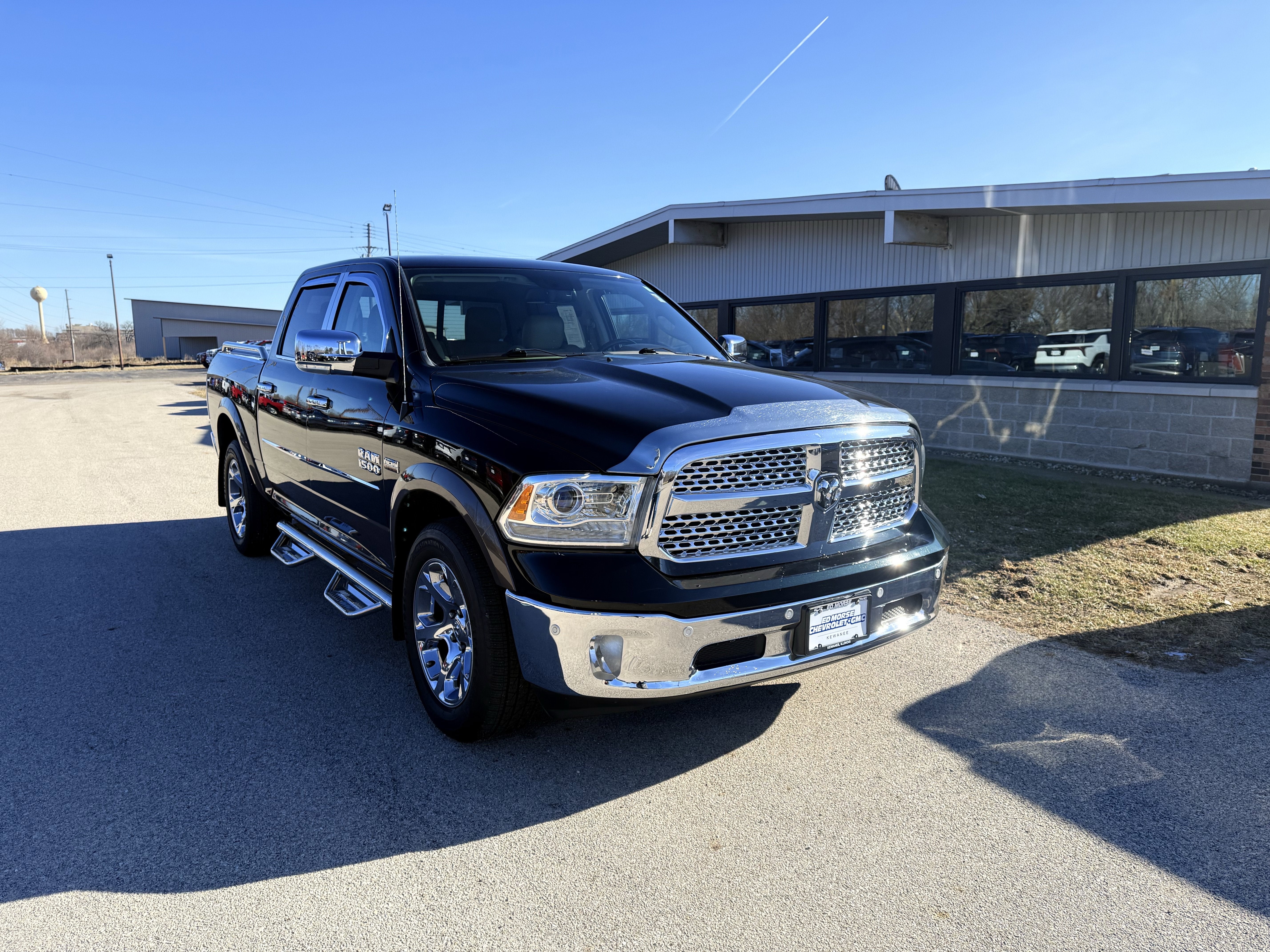 2017 RAM 1500 Laramie Crew Cab 4x4 5'7" Box