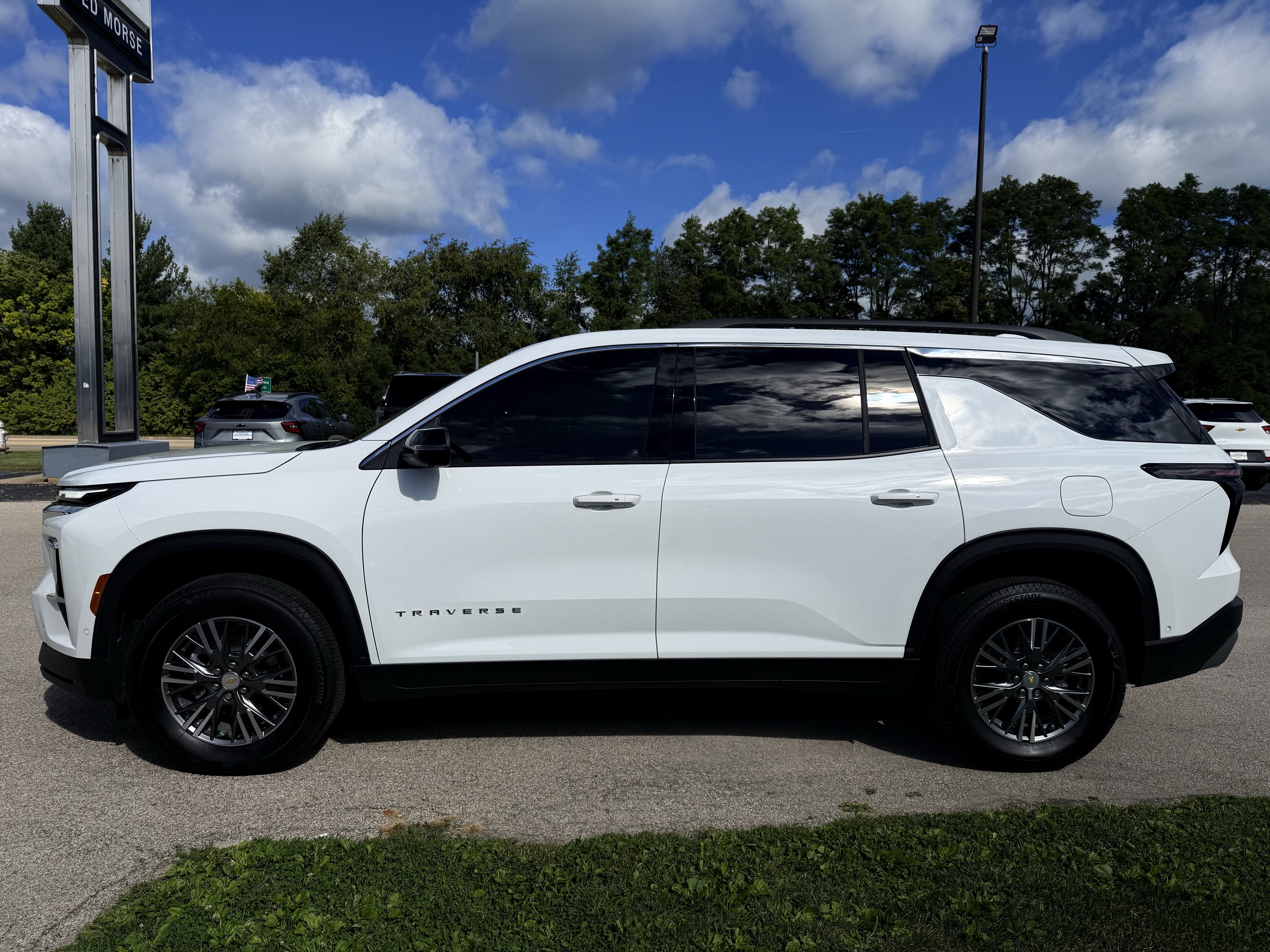 2025 Chevrolet Traverse LT
